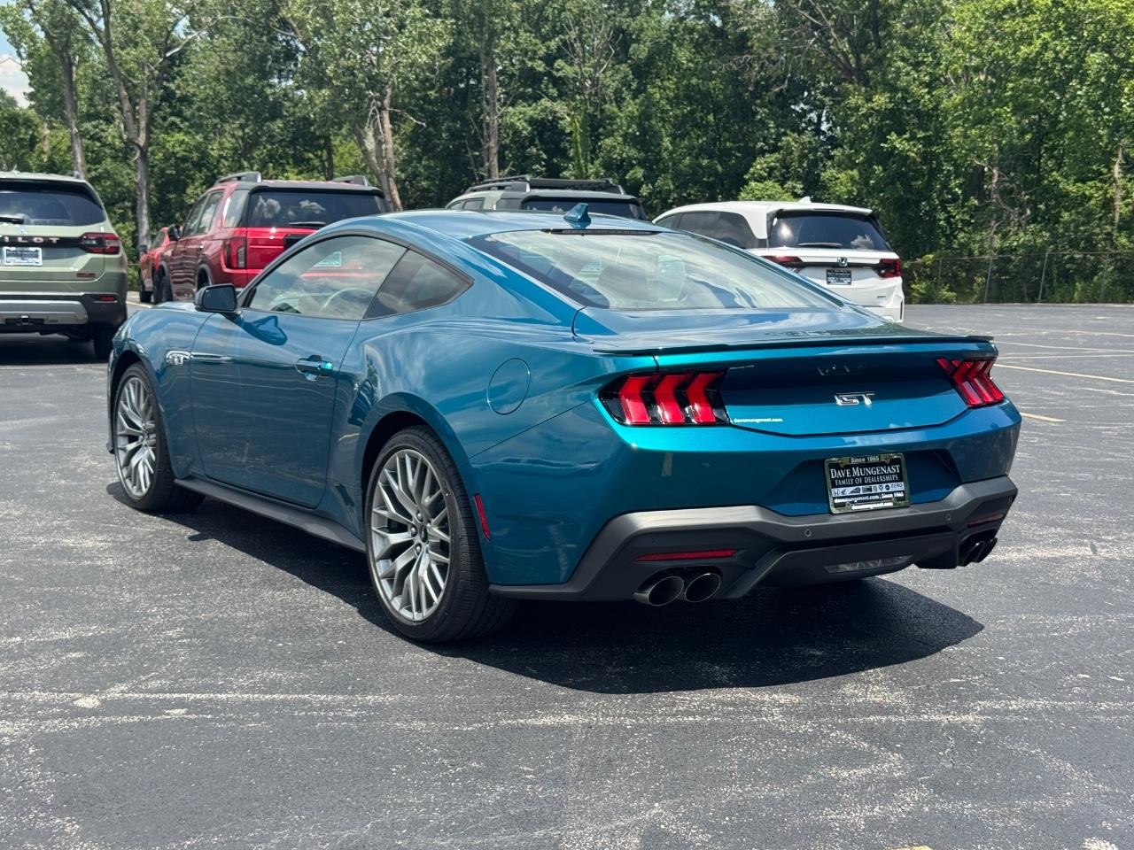 Ford Mustang Vehicle Full-screen Gallery Image 07