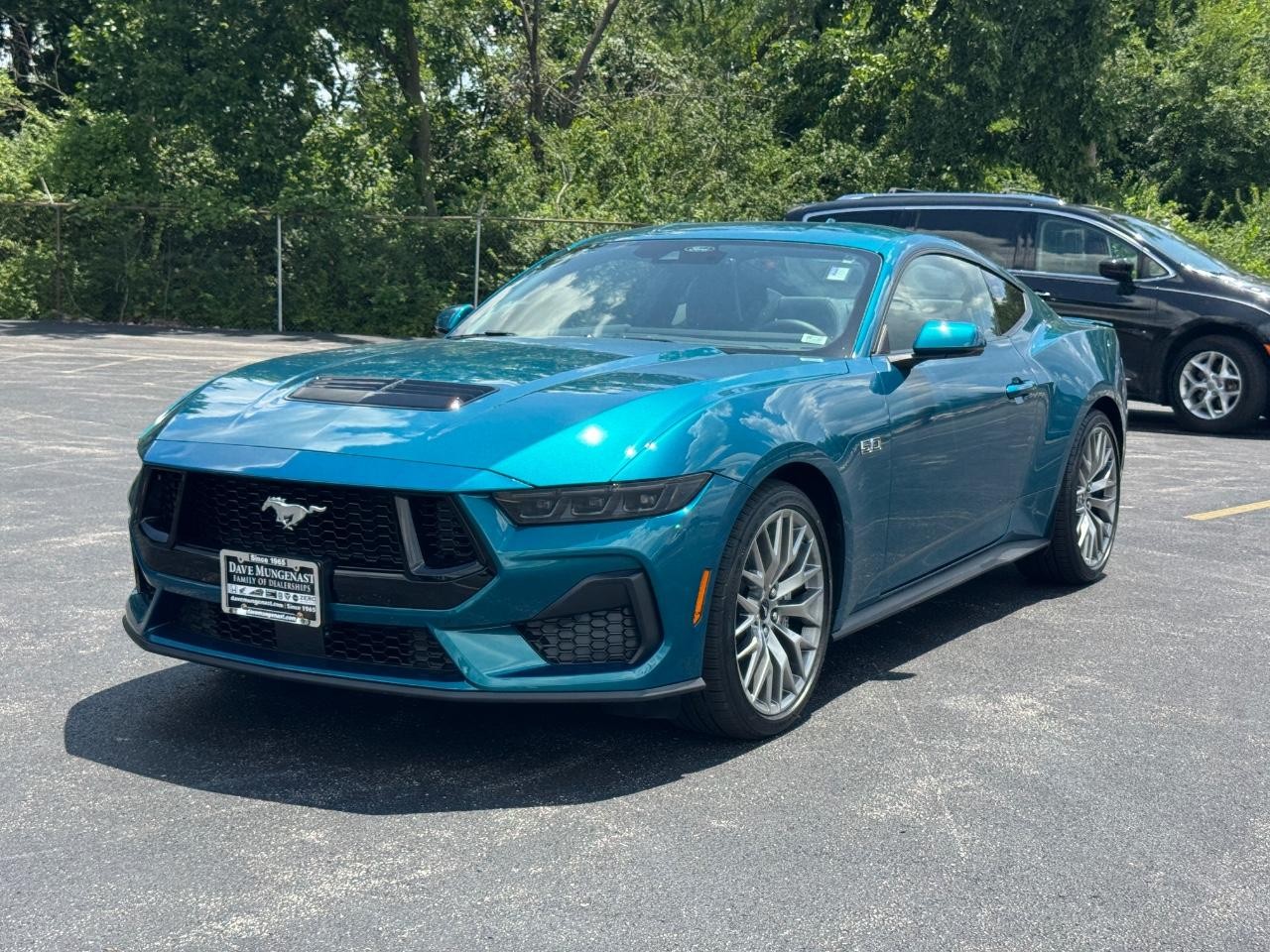 Ford Mustang Vehicle Full-screen Gallery Image 09