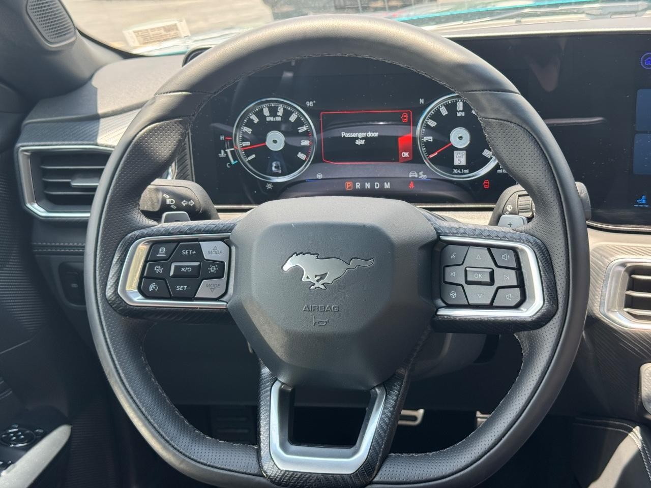 Ford Mustang Vehicle Full-screen Gallery Image 12
