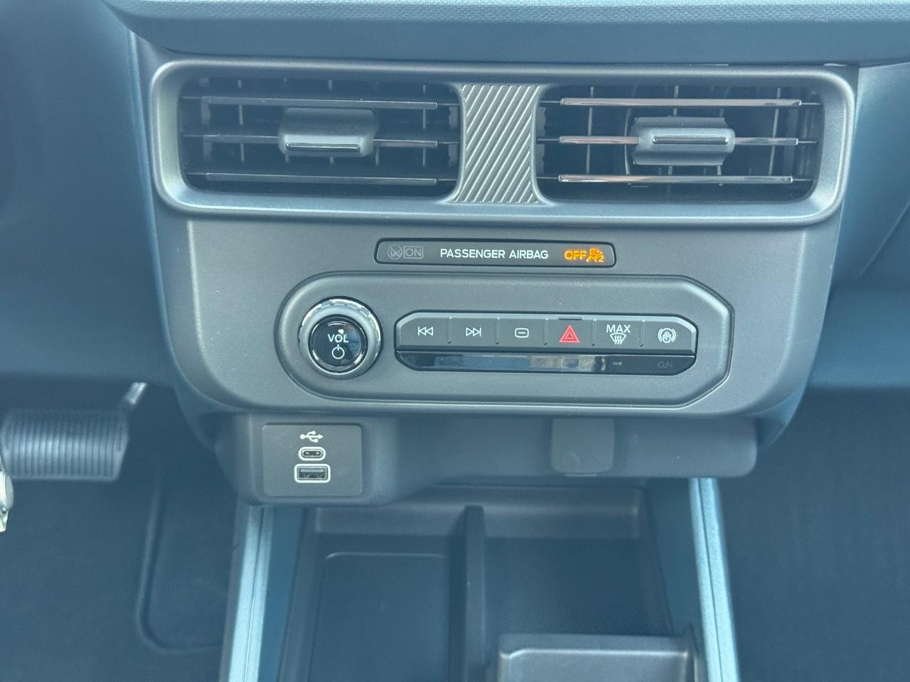 Ford Maverick Vehicle Full-screen Gallery Image 15