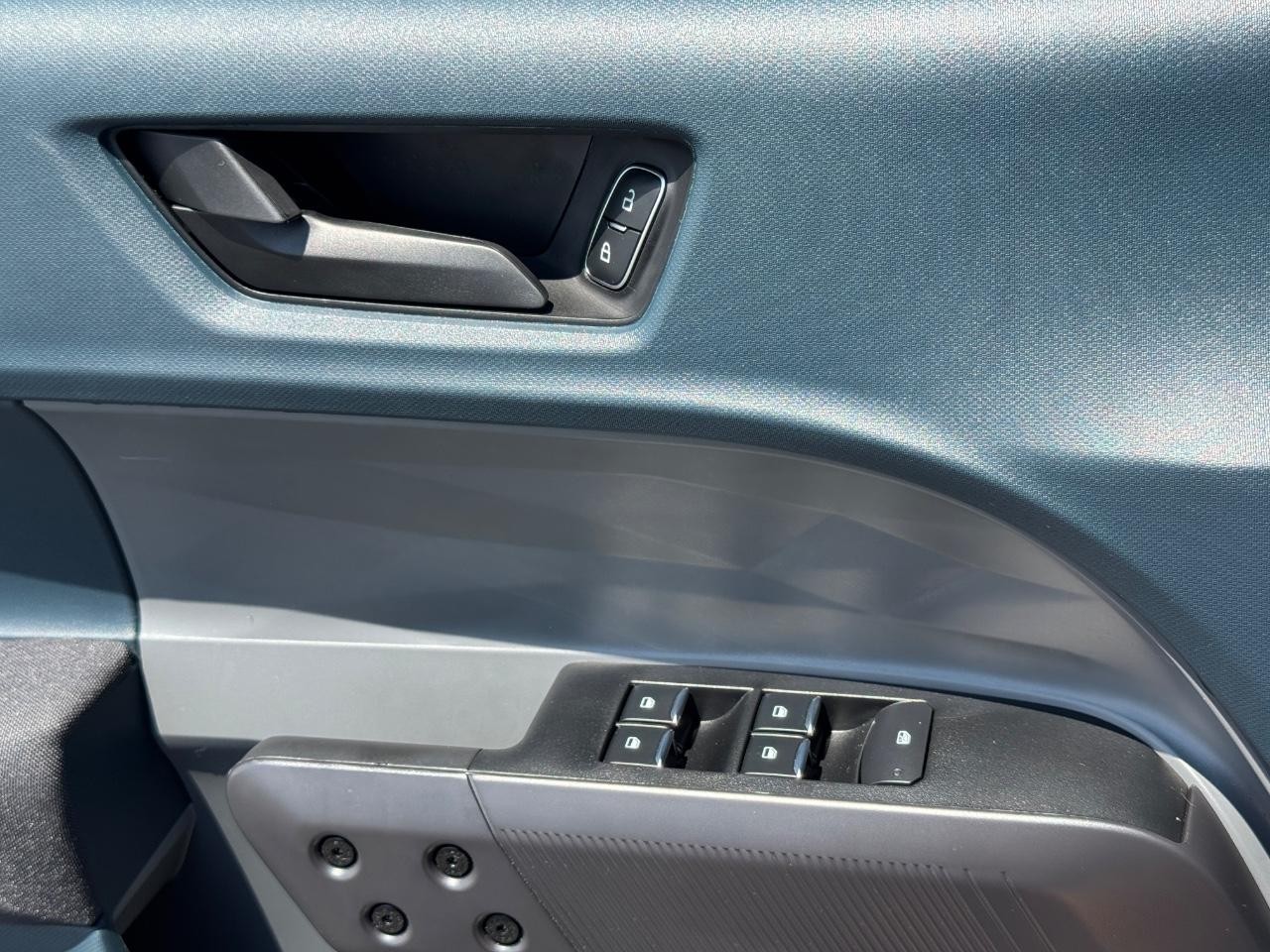 Ford Maverick Vehicle Full-screen Gallery Image 24