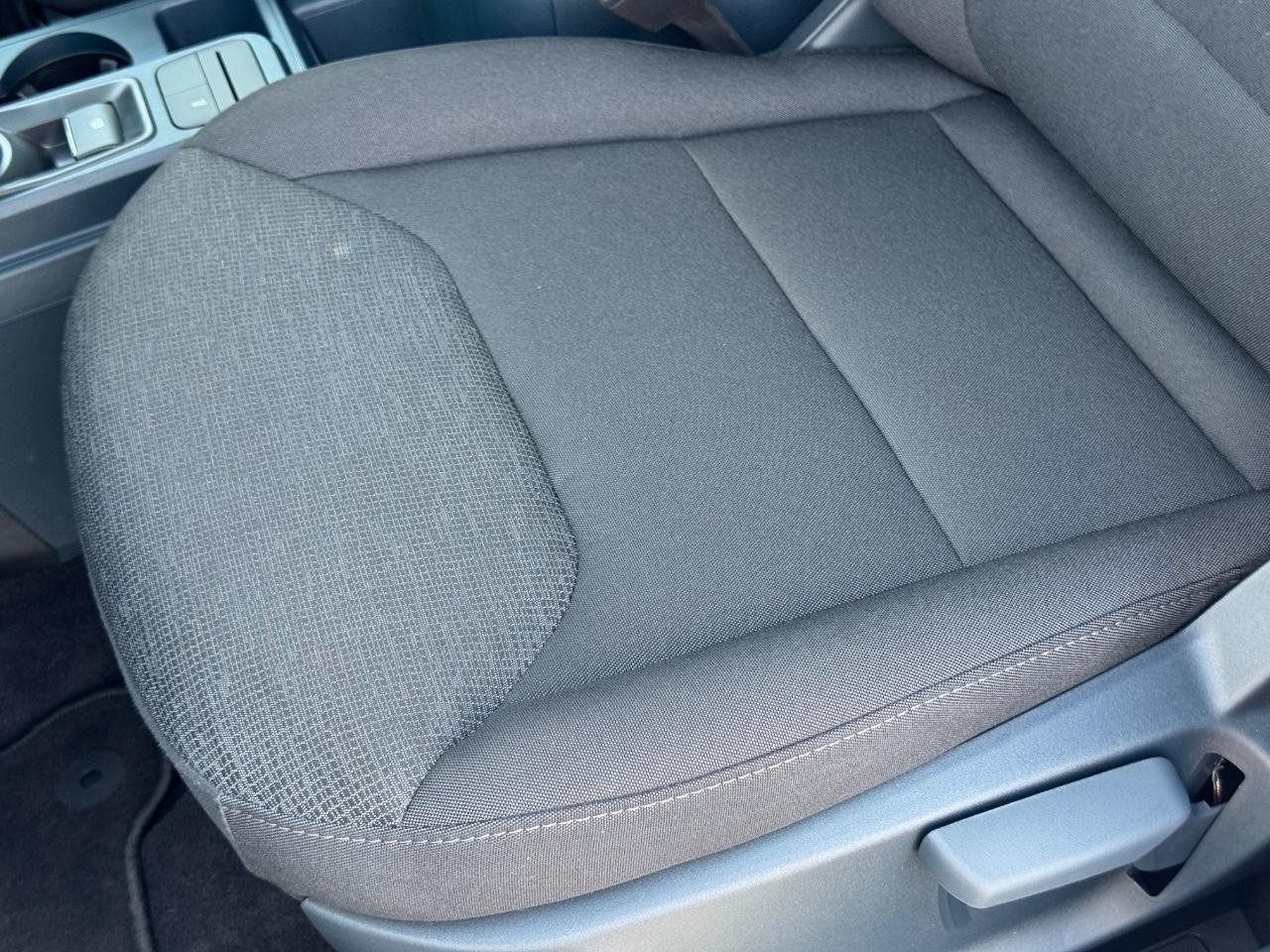Ford Maverick Vehicle Full-screen Gallery Image 25