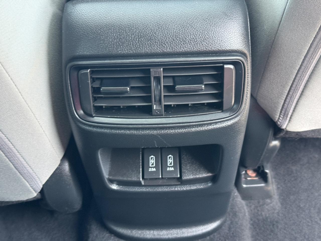 Honda CR-V Vehicle Full-screen Gallery Image 16