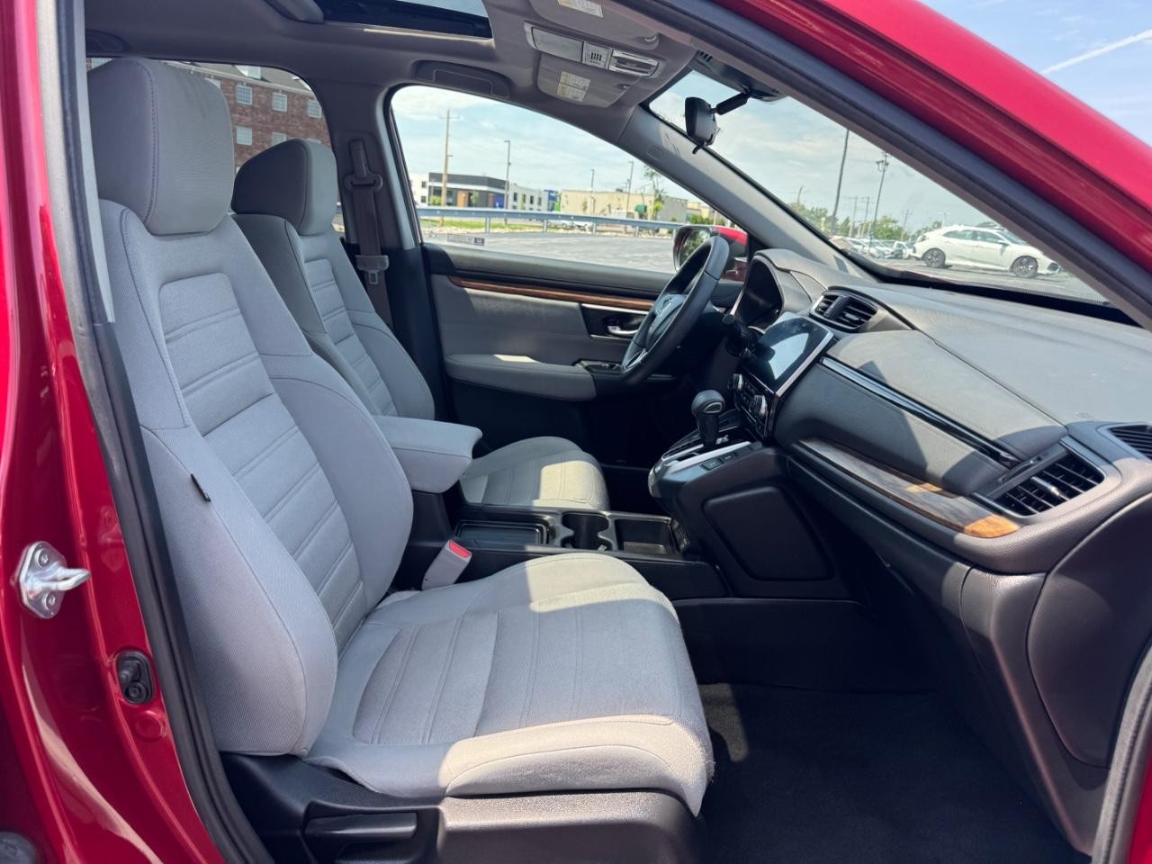Honda CR-V Vehicle Full-screen Gallery Image 17