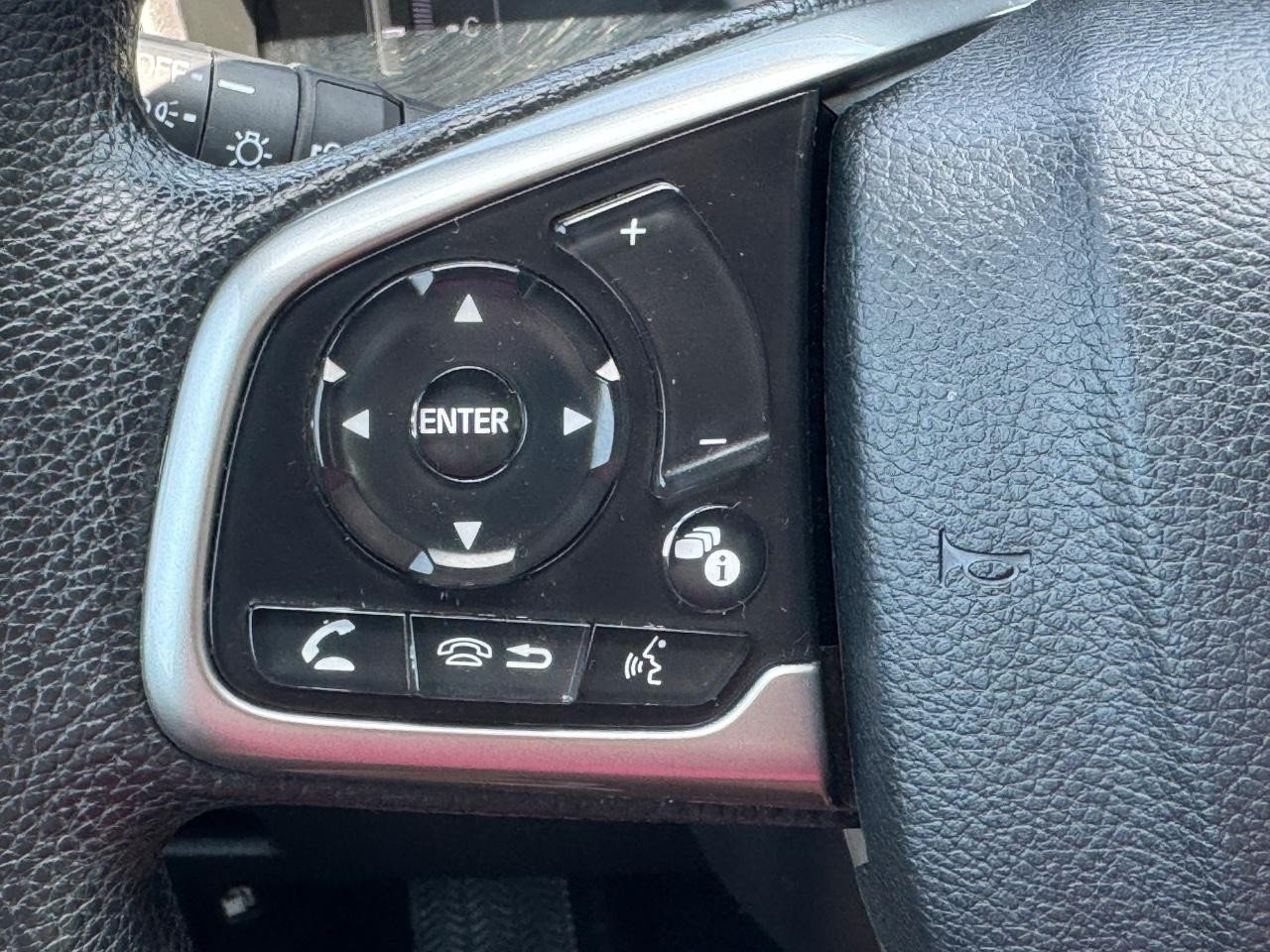 Honda CR-V Vehicle Full-screen Gallery Image 21