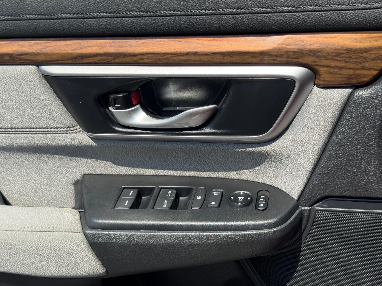Honda CR-V Vehicle Full-screen Gallery Image 25