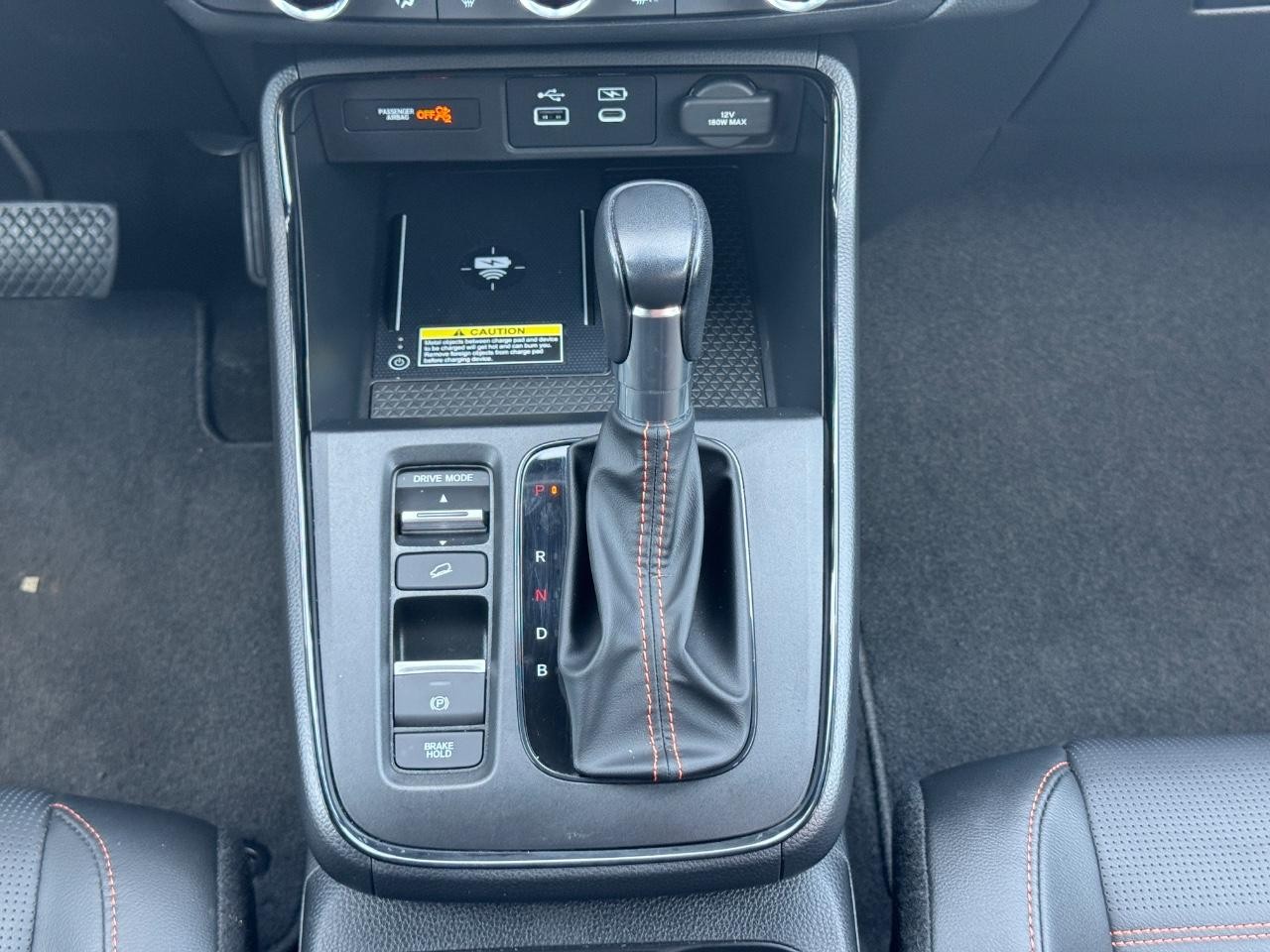 Honda CR-V Hybrid Vehicle Full-screen Gallery Image 16