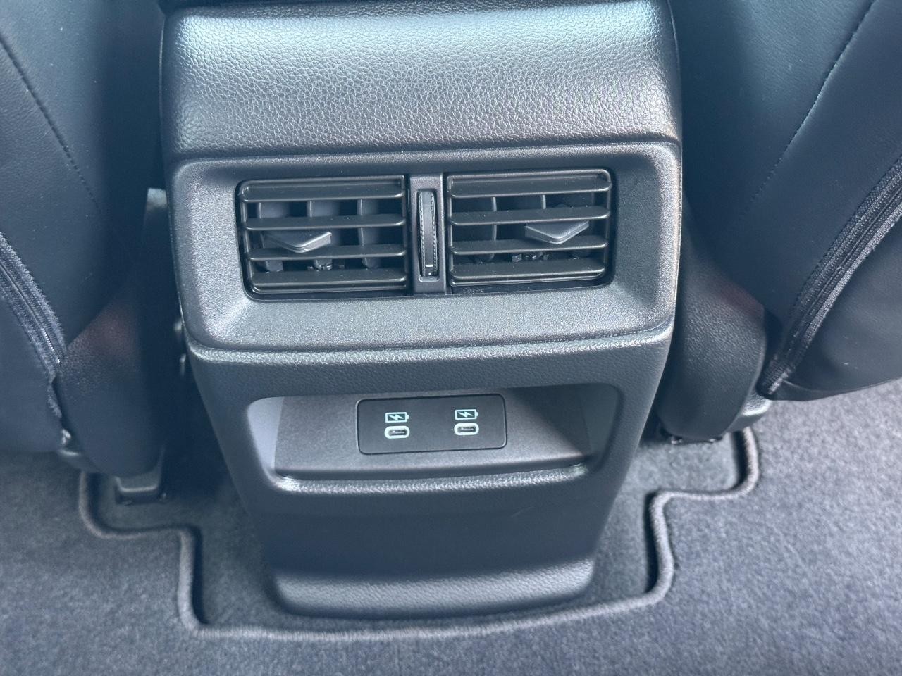 Honda CR-V Hybrid Vehicle Full-screen Gallery Image 17