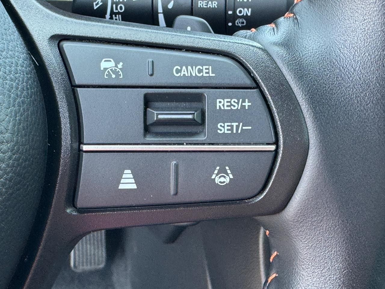 Honda CR-V Hybrid Vehicle Full-screen Gallery Image 23