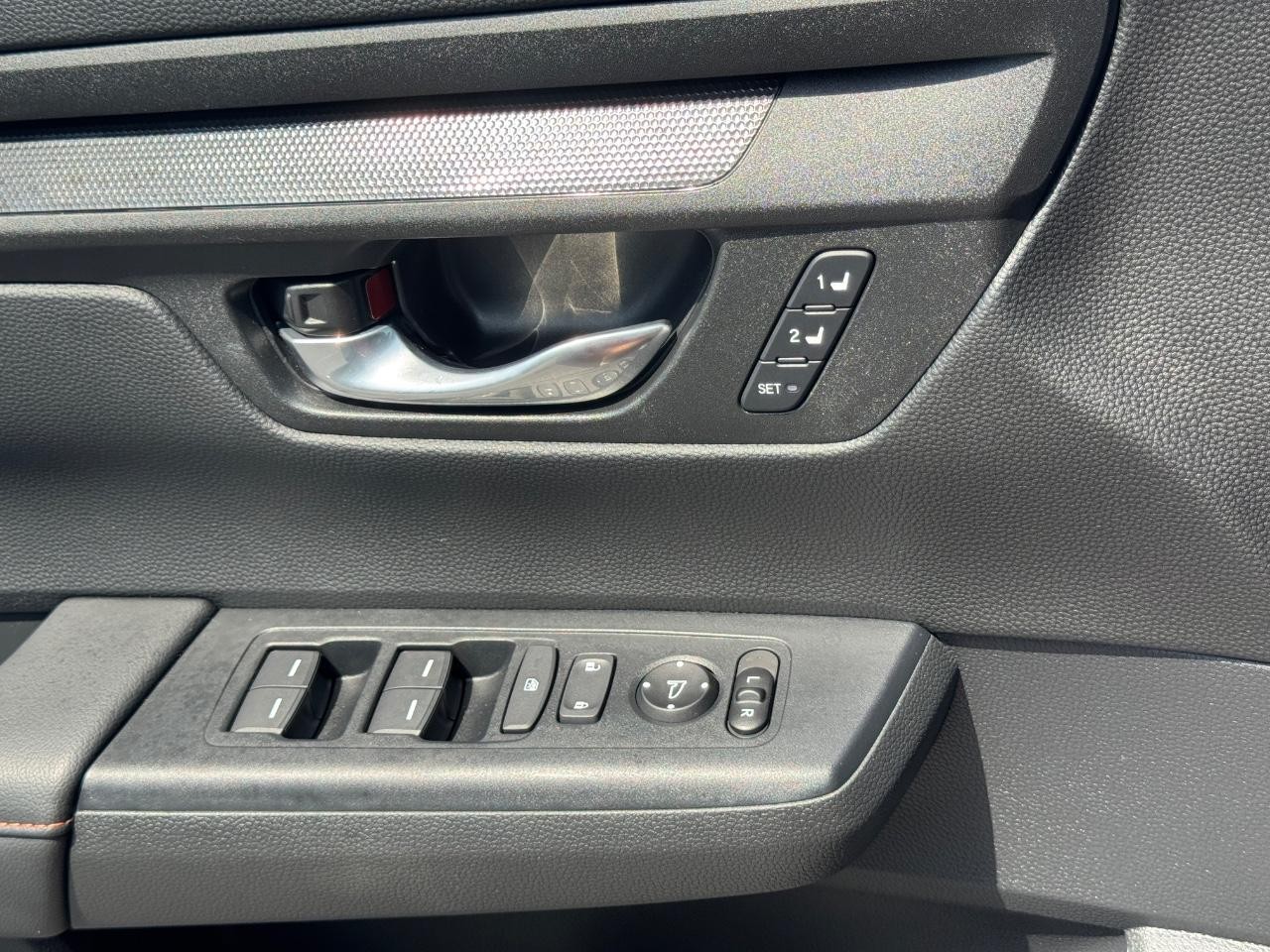 Honda CR-V Hybrid Vehicle Full-screen Gallery Image 26