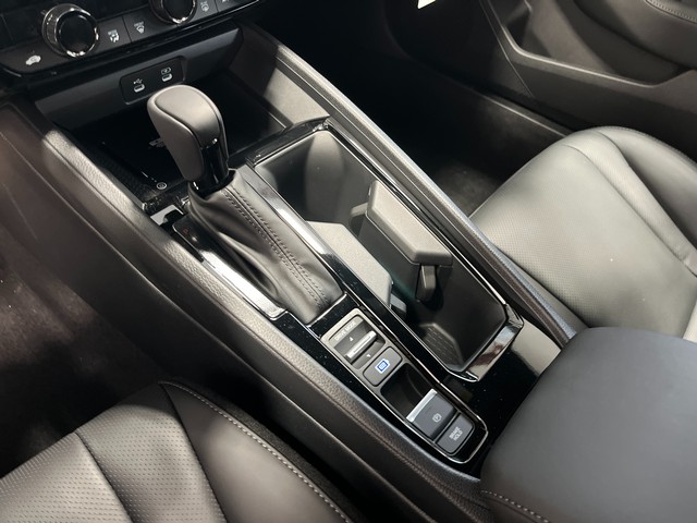Honda Accord Hybrid Vehicle Full-screen Gallery Image 18