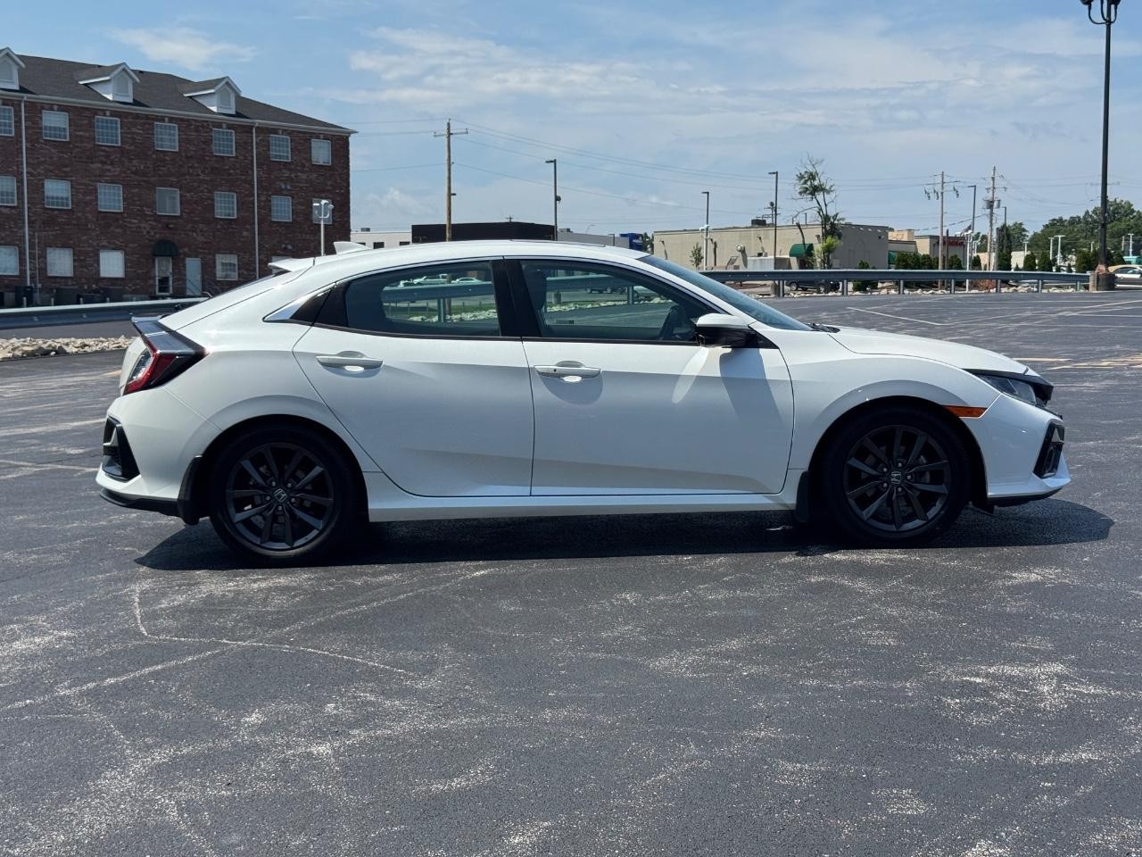 Honda Civic Hatchback Vehicle Full-screen Gallery Image 03