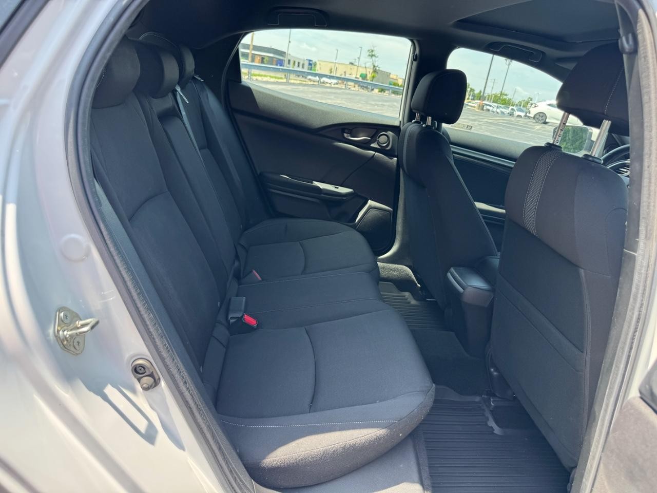 Honda Civic Hatchback Vehicle Full-screen Gallery Image 11