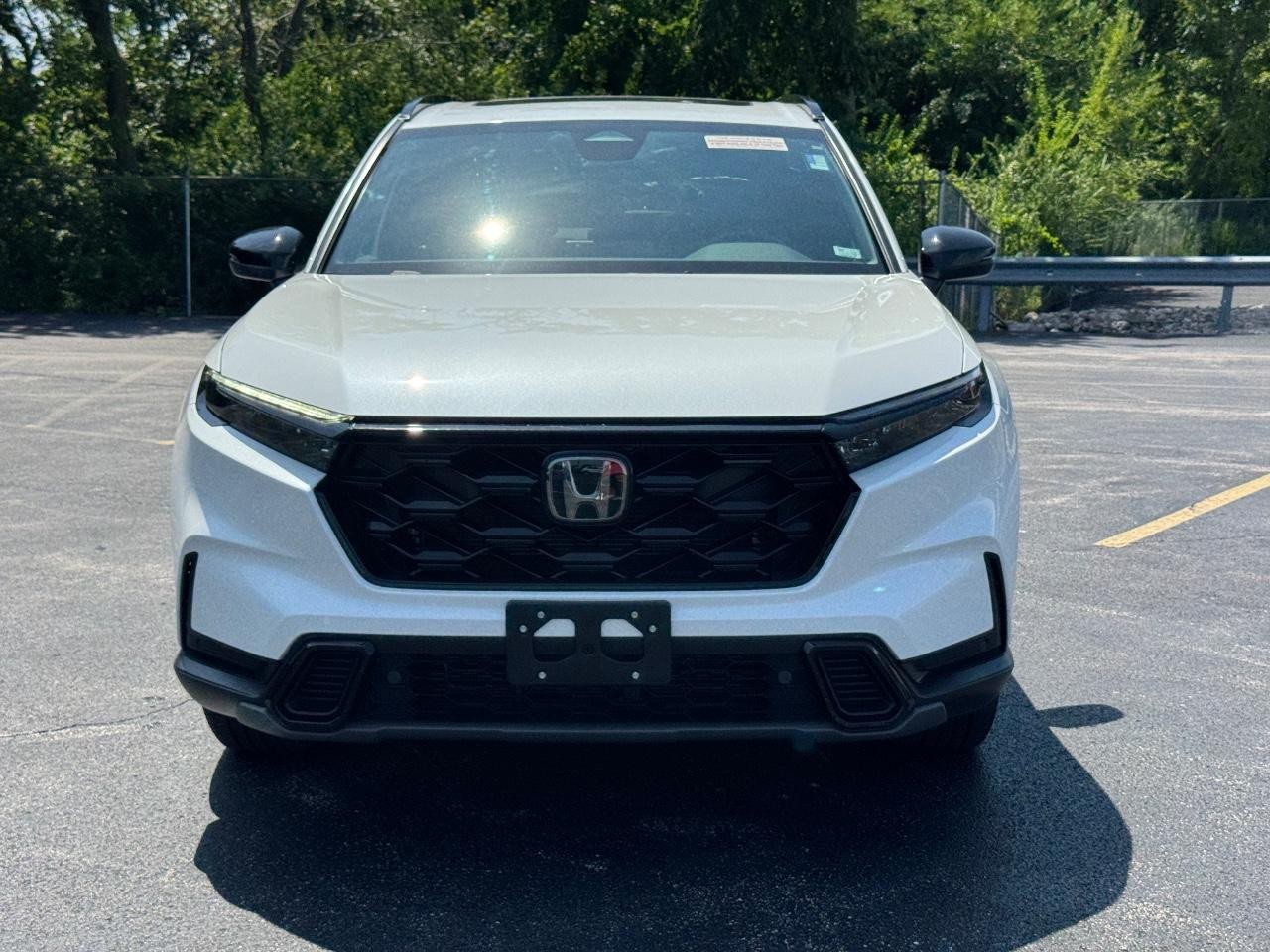 Honda CR-V Hybrid Vehicle Full-screen Gallery Image 10