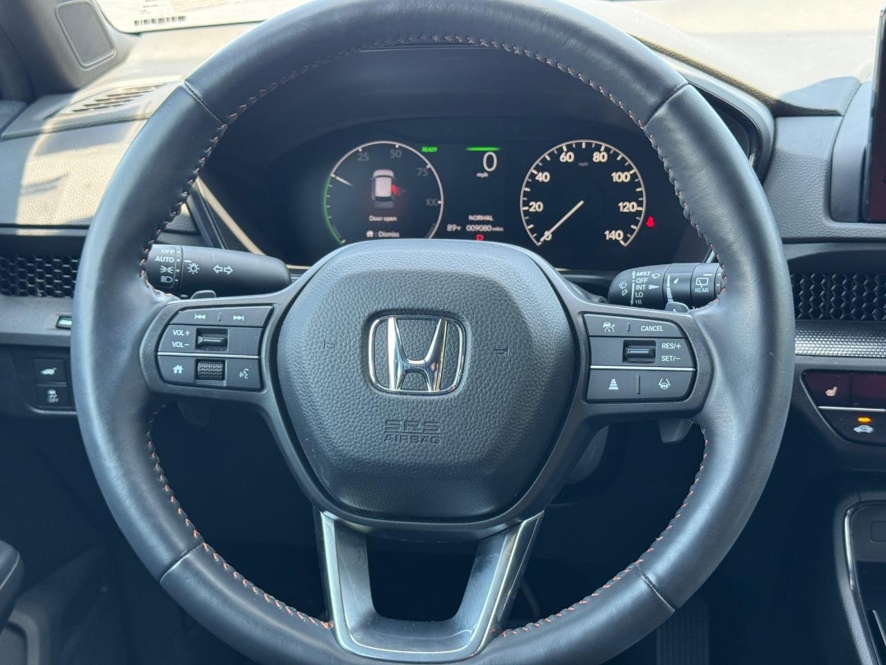 Honda CR-V Hybrid Vehicle Full-screen Gallery Image 13