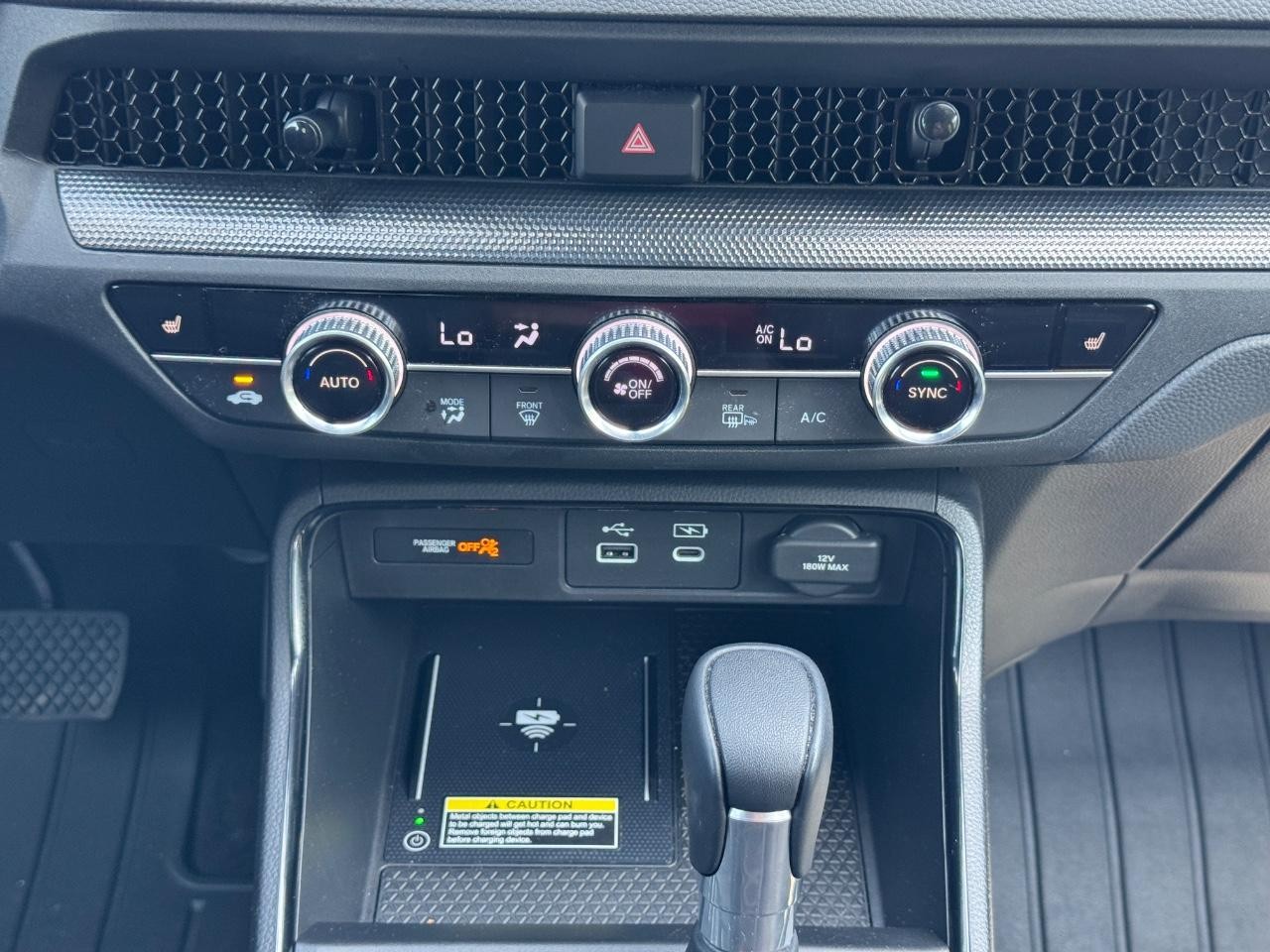 Honda CR-V Hybrid Vehicle Full-screen Gallery Image 15