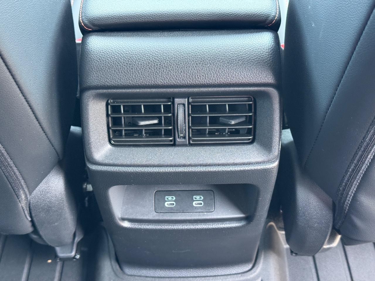 Honda CR-V Hybrid Vehicle Full-screen Gallery Image 17