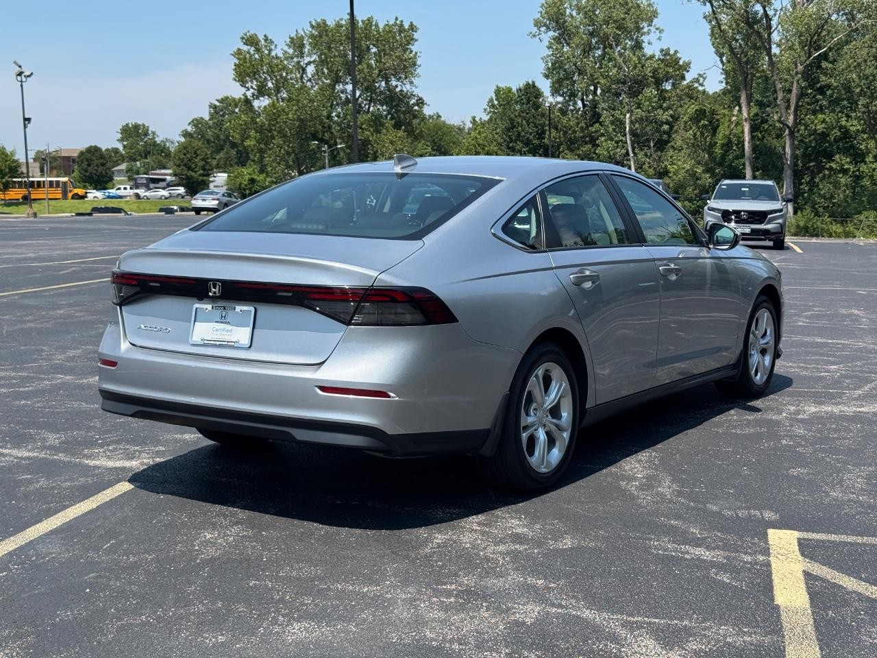 Honda Accord Sedan Vehicle Full-screen Gallery Image 04