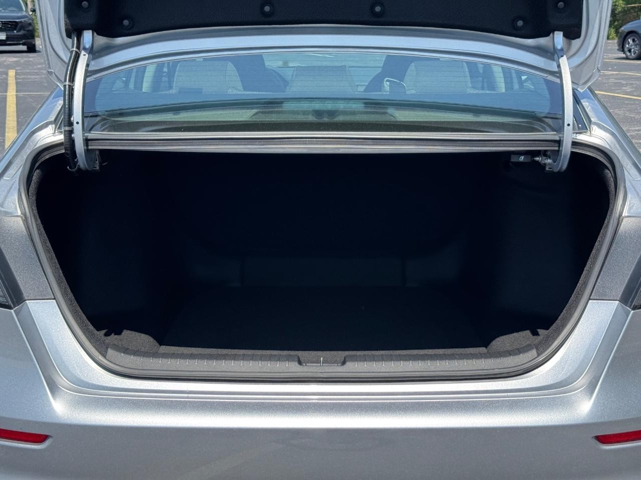 Honda Accord Sedan Vehicle Full-screen Gallery Image 05