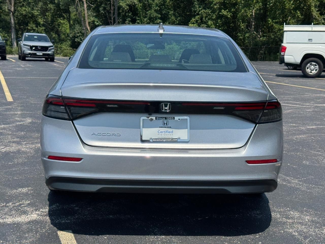 Honda Accord Sedan Vehicle Full-screen Gallery Image 06