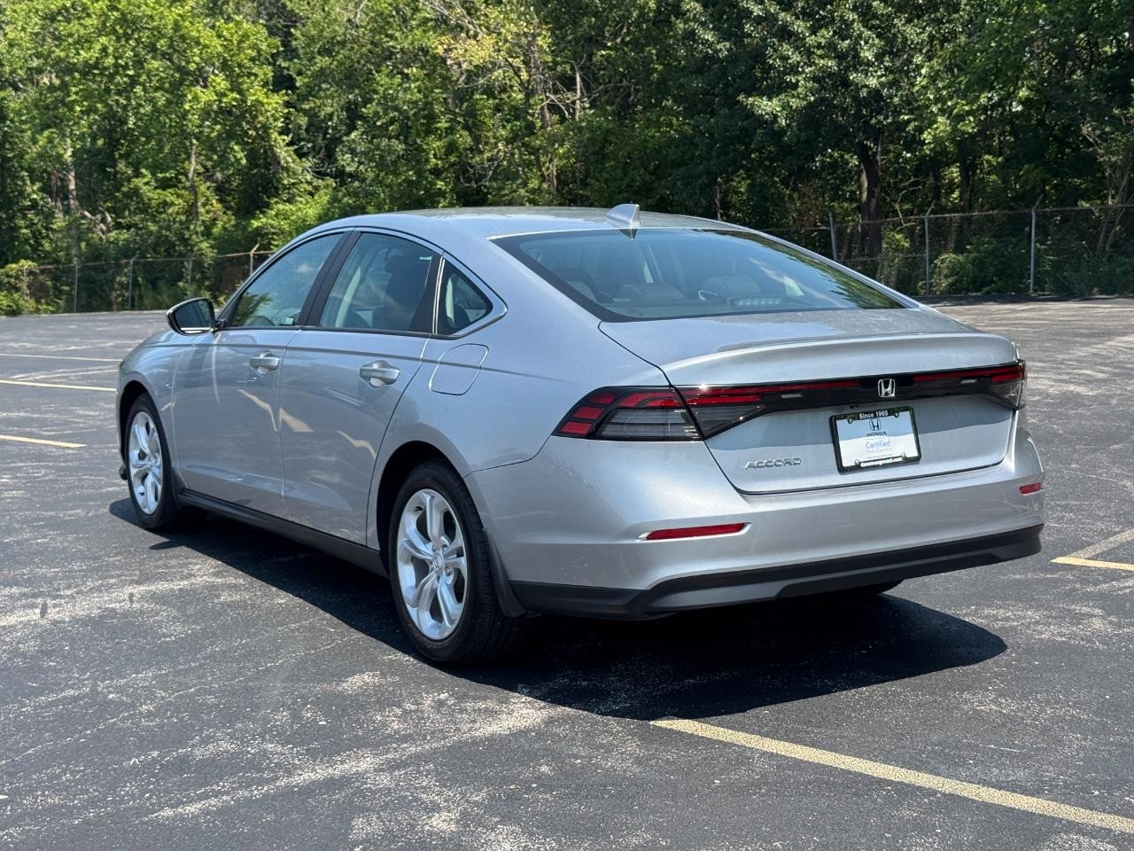 Honda Accord Sedan Vehicle Full-screen Gallery Image 07