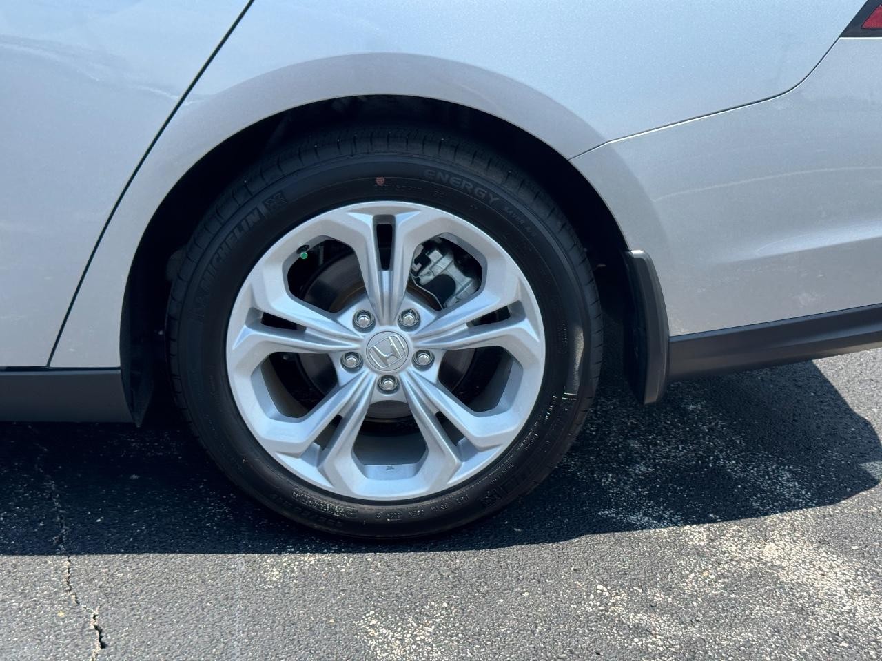 Honda Accord Sedan Vehicle Full-screen Gallery Image 08