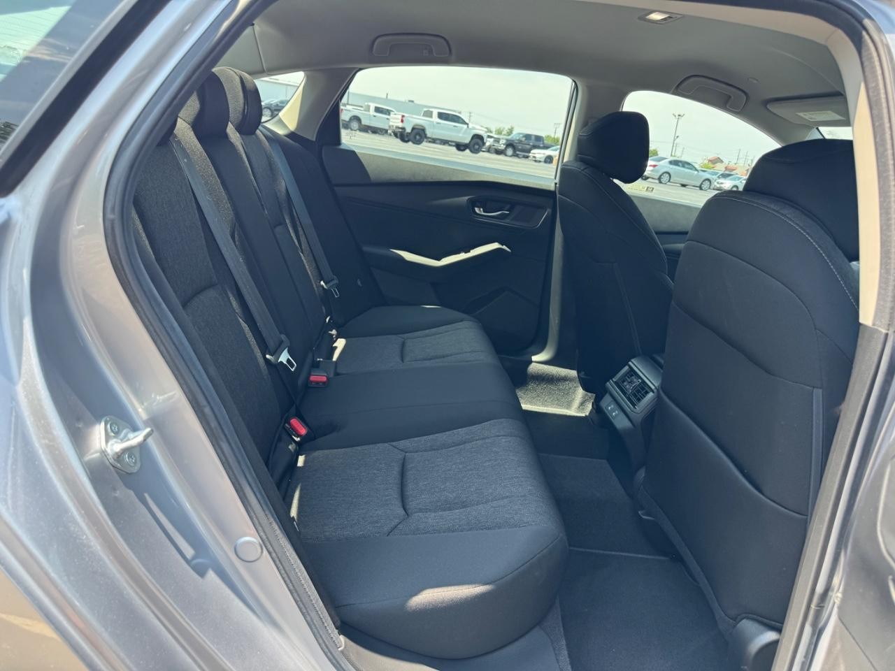 Honda Accord Sedan Vehicle Full-screen Gallery Image 11