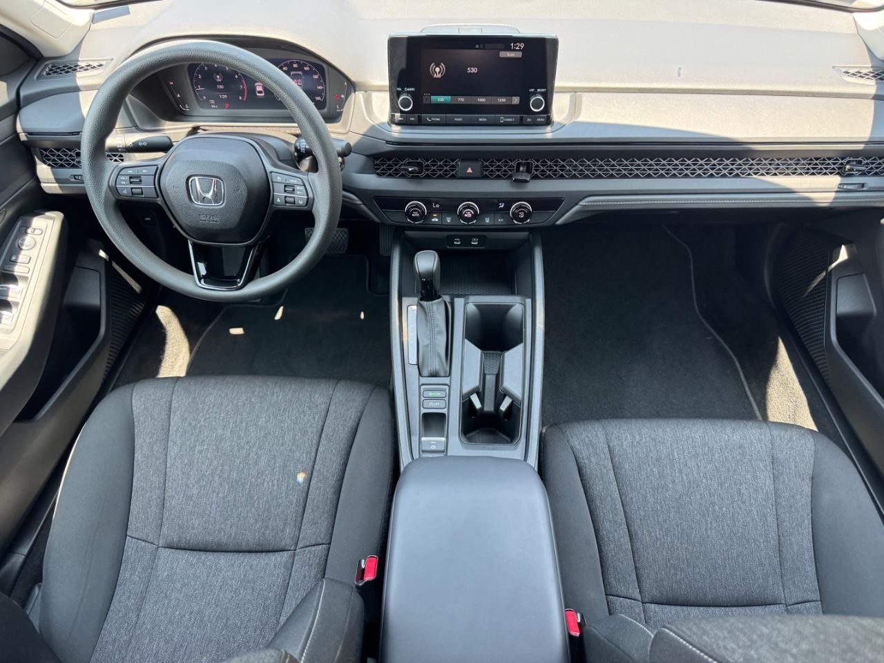 Honda Accord Sedan Vehicle Full-screen Gallery Image 12