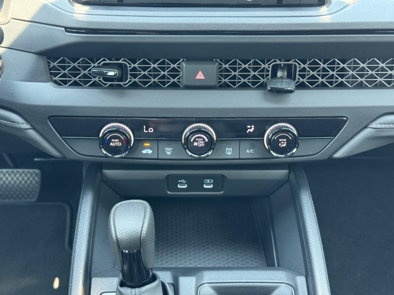 Honda Accord Sedan Vehicle Full-screen Gallery Image 15