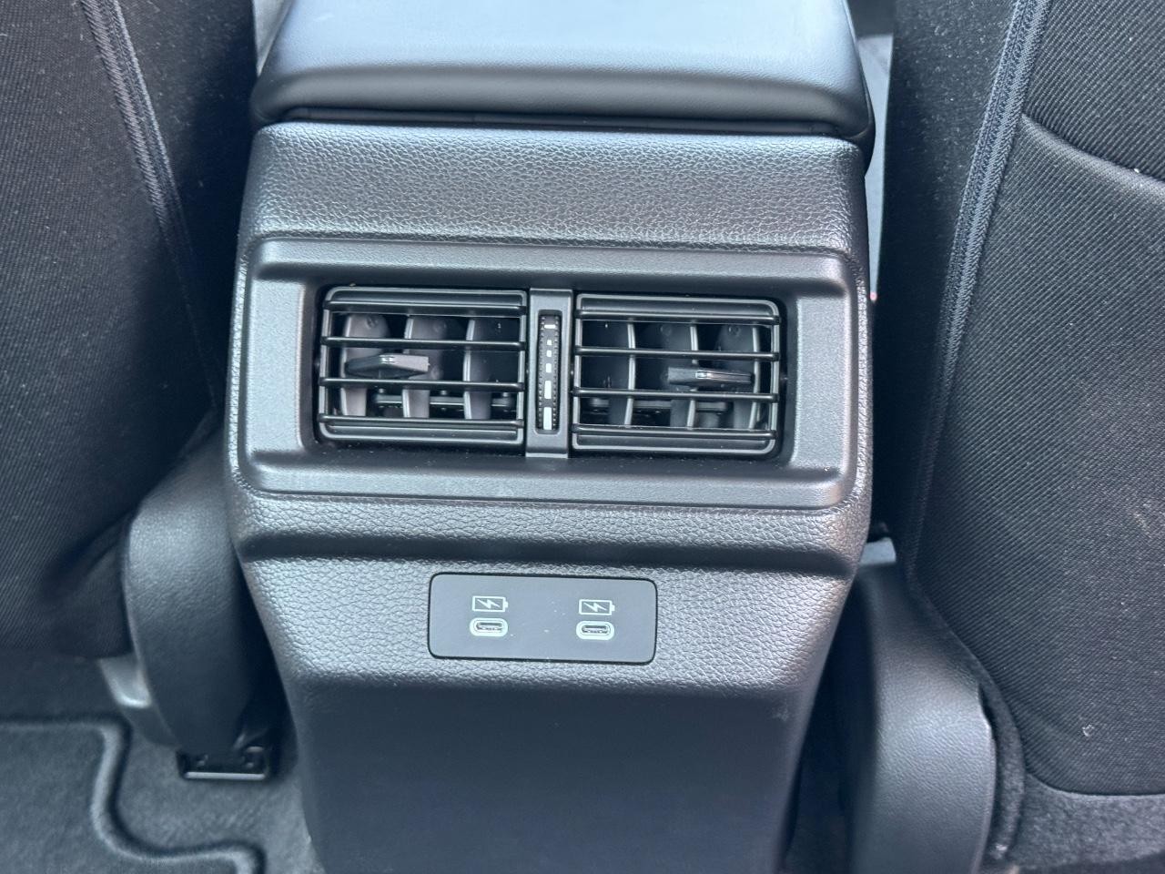 Honda Accord Sedan Vehicle Full-screen Gallery Image 17