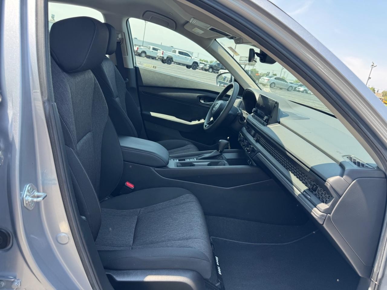 Honda Accord Sedan Vehicle Full-screen Gallery Image 18
