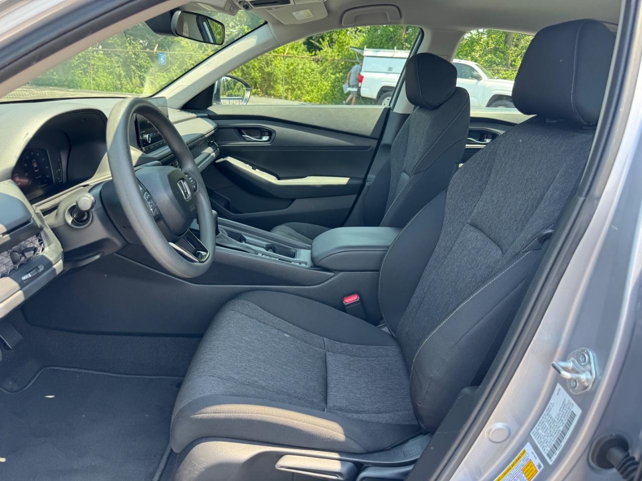Honda Accord Sedan Vehicle Full-screen Gallery Image 19