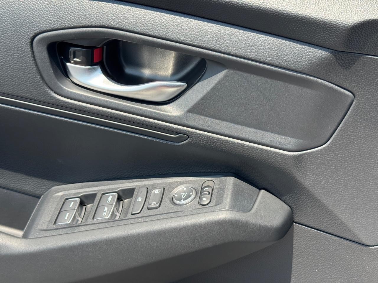 Honda Accord Sedan Vehicle Full-screen Gallery Image 24