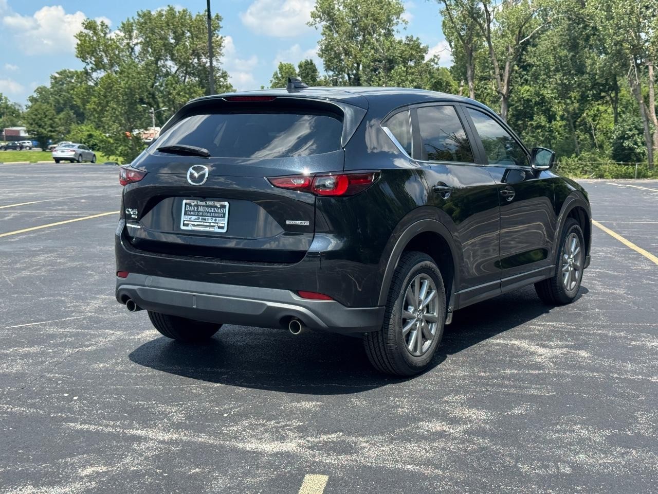 Mazda CX-5 Vehicle Full-screen Gallery Image 04