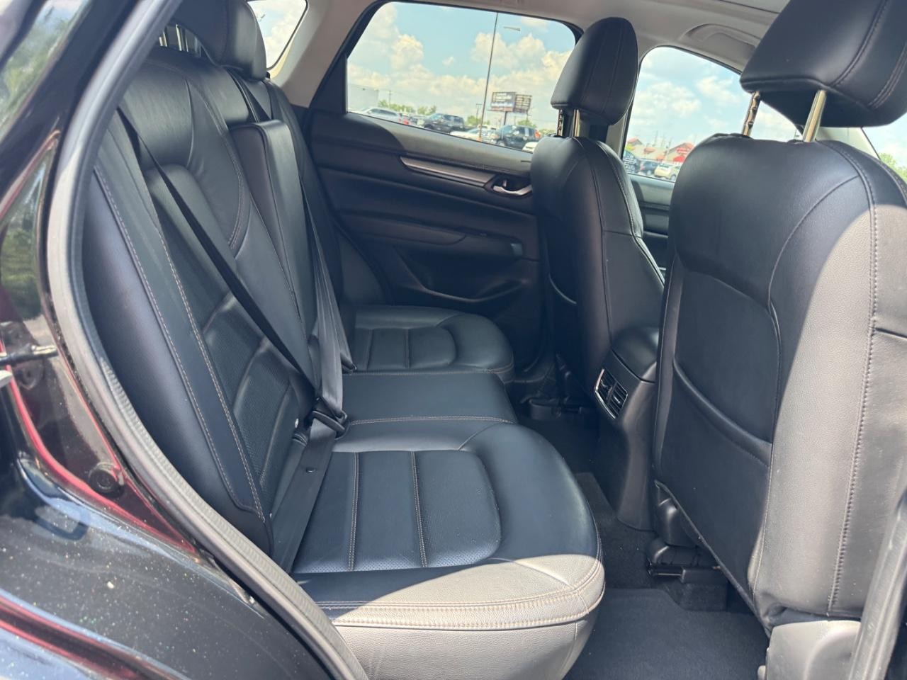Mazda CX-5 Vehicle Full-screen Gallery Image 11