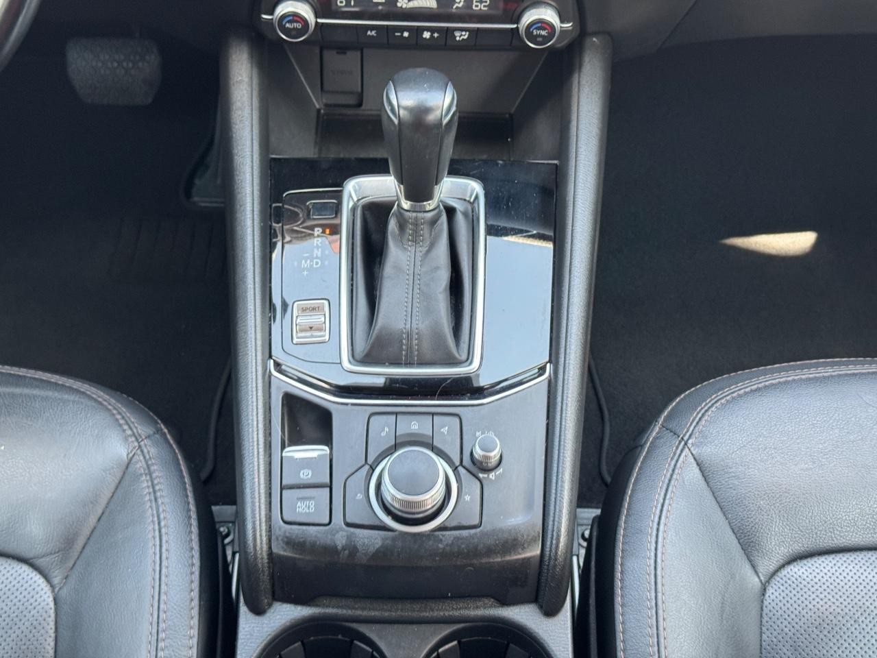 Mazda CX-5 Vehicle Full-screen Gallery Image 16