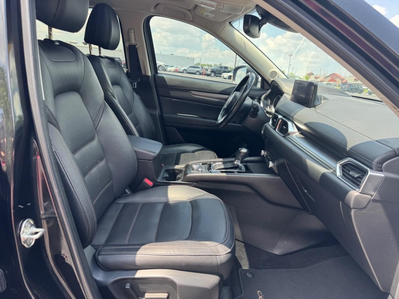 Mazda CX-5 Vehicle Full-screen Gallery Image 18