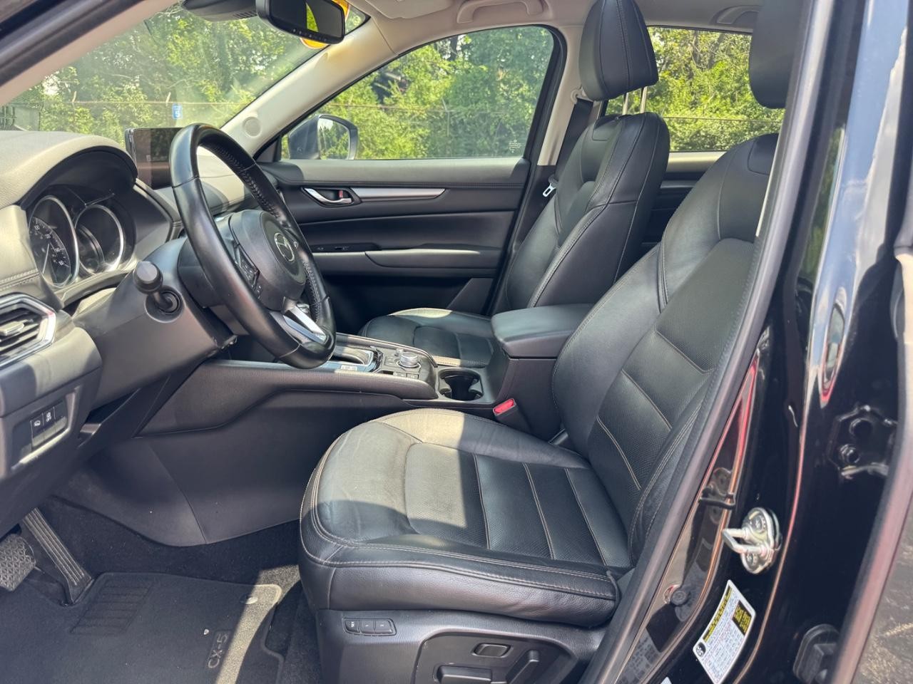 Mazda CX-5 Vehicle Full-screen Gallery Image 19