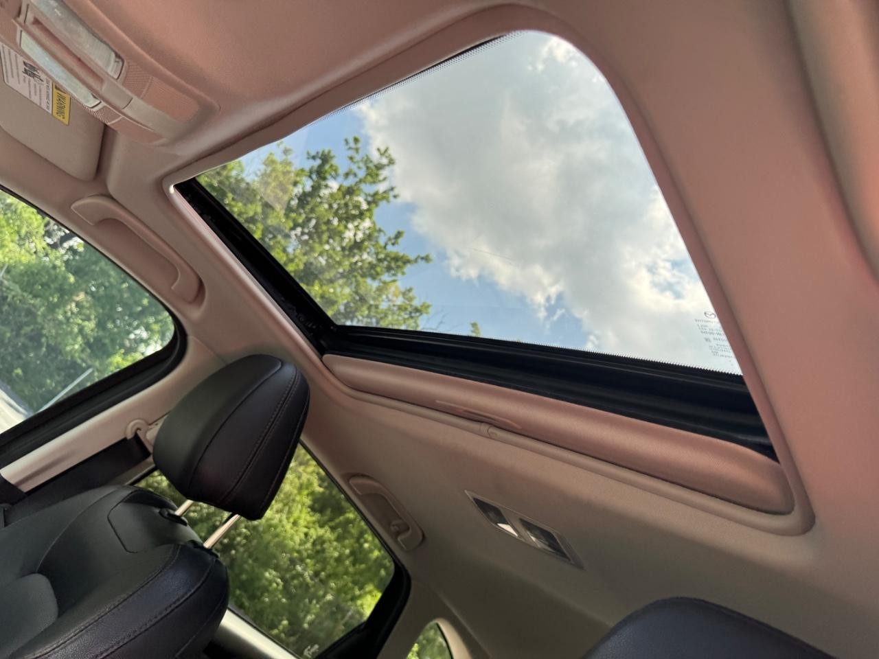 Mazda CX-5 Vehicle Full-screen Gallery Image 20