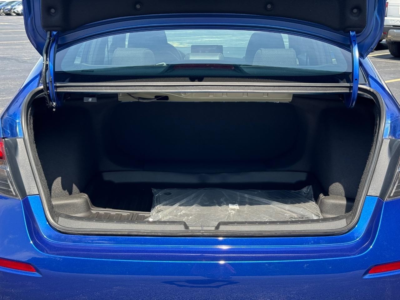 Honda Civic Sedan Vehicle Full-screen Gallery Image 05
