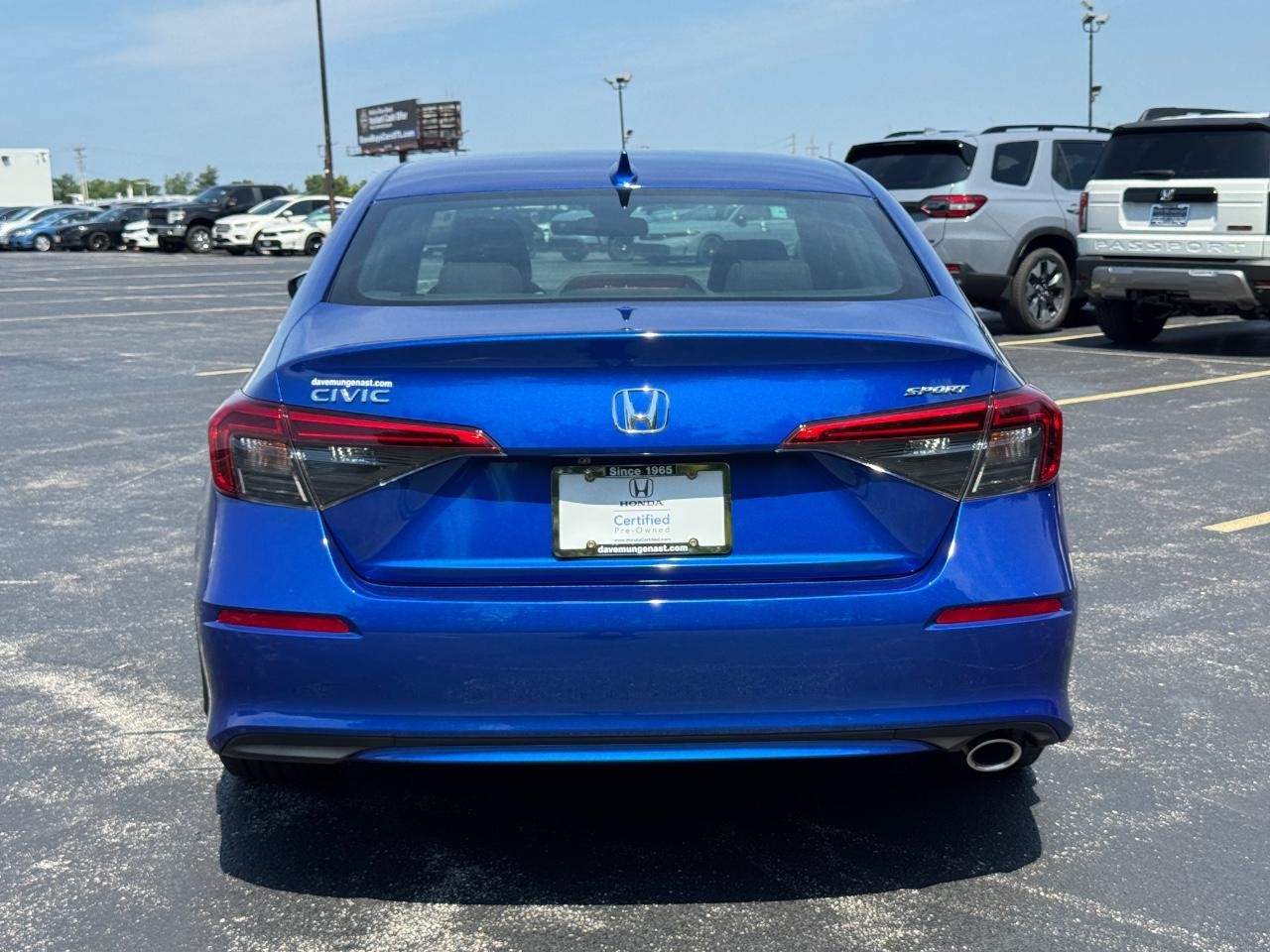 Honda Civic Sedan Vehicle Full-screen Gallery Image 06