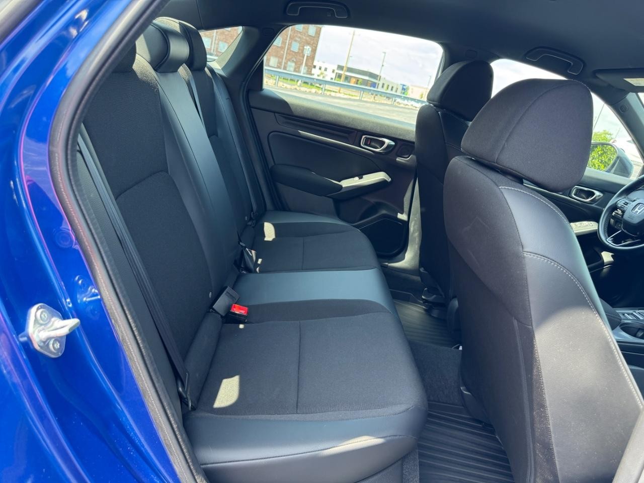 Honda Civic Sedan Vehicle Full-screen Gallery Image 11