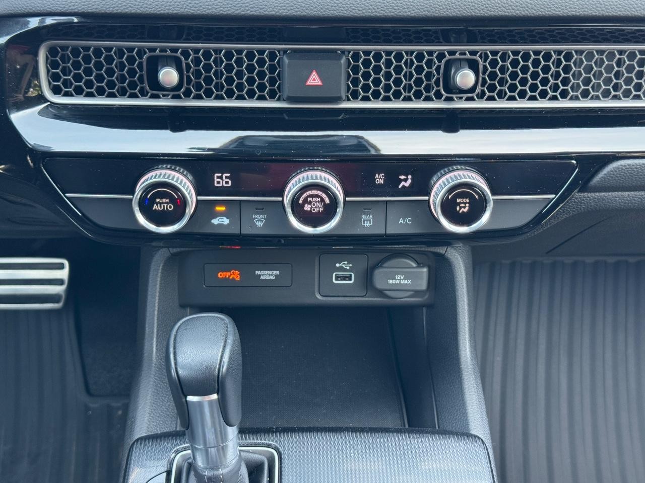 Honda Civic Sedan Vehicle Full-screen Gallery Image 15