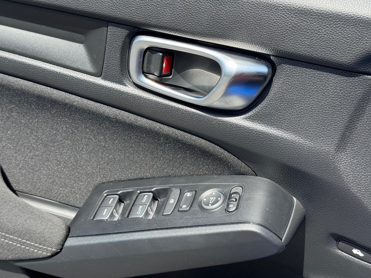 Honda Civic Sedan Vehicle Full-screen Gallery Image 24