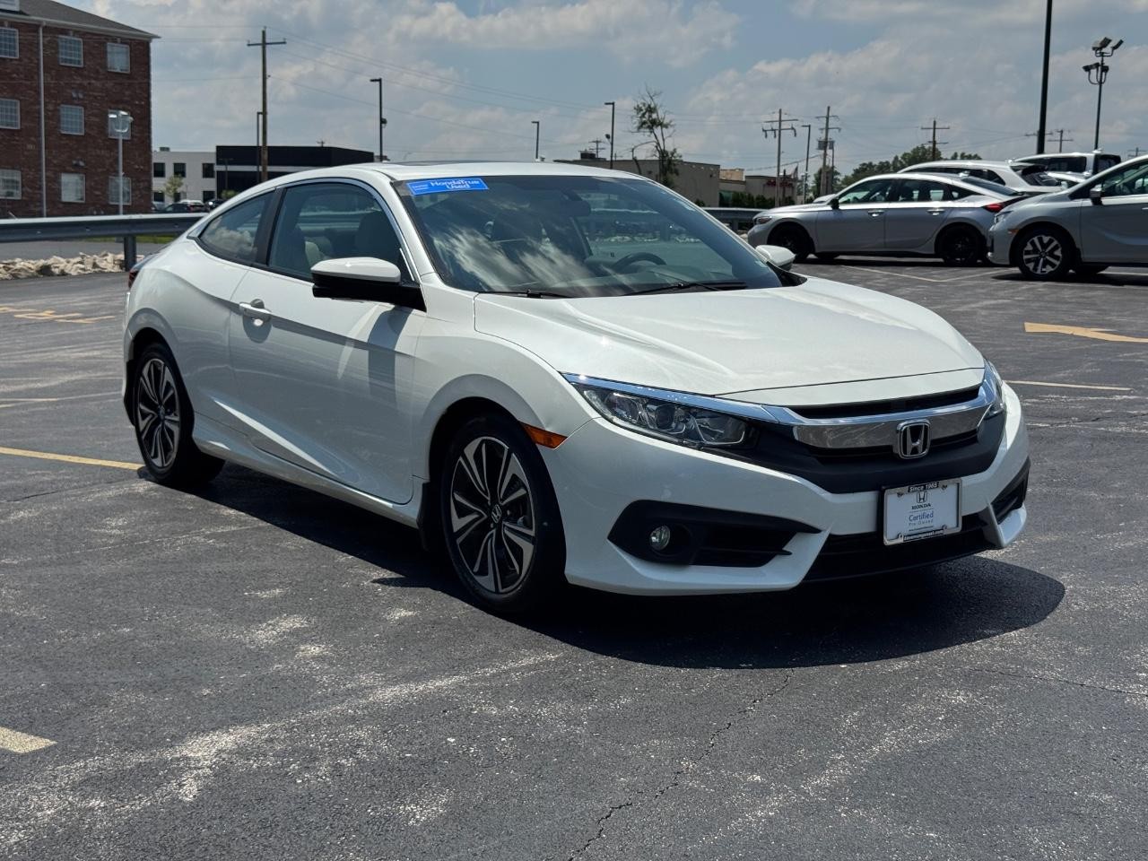 Honda Civic Coupe Vehicle Full-screen Gallery Image 02