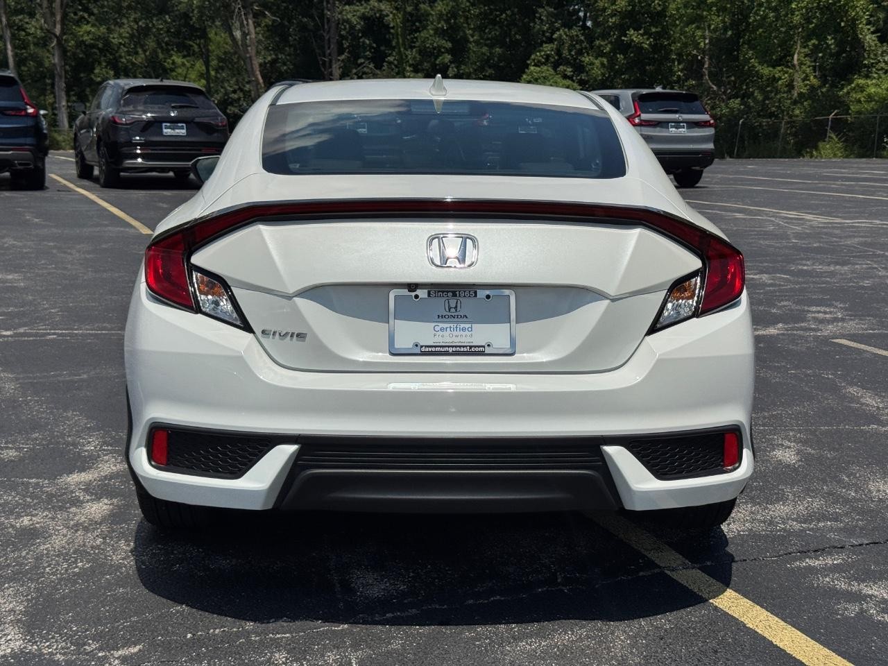 Honda Civic Coupe Vehicle Full-screen Gallery Image 06