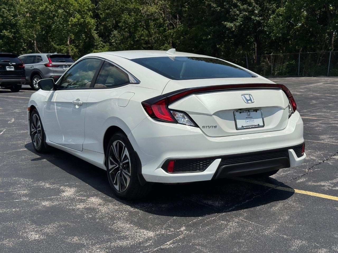 Honda Civic Coupe Vehicle Full-screen Gallery Image 07