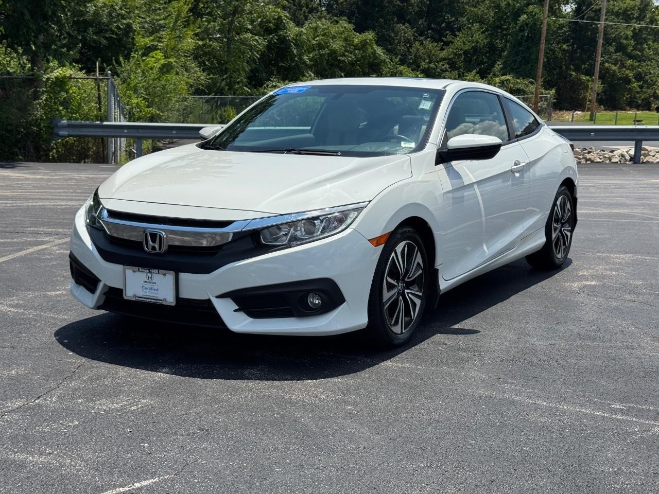 Honda Civic Coupe Vehicle Full-screen Gallery Image 09