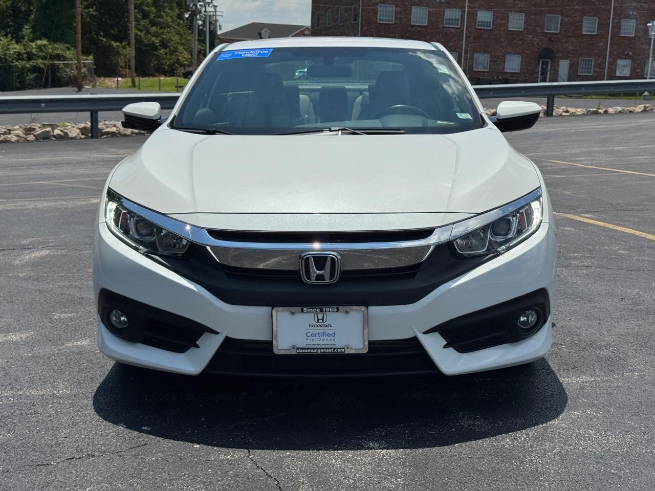 Honda Civic Coupe Vehicle Full-screen Gallery Image 10