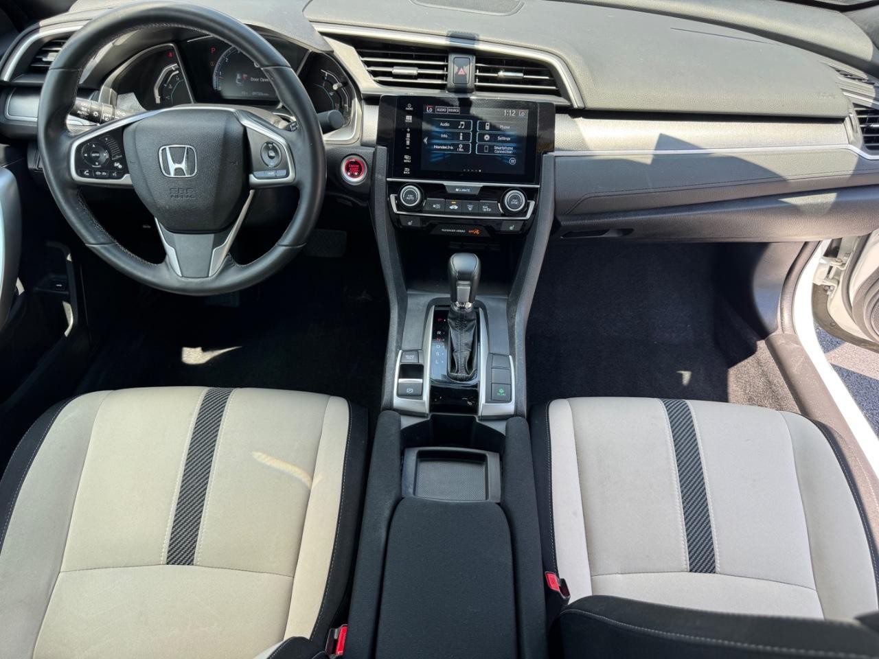 Honda Civic Coupe Vehicle Full-screen Gallery Image 12